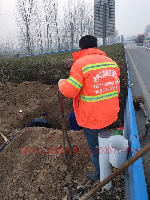 克孜勒苏克孜勒苏高速公路标志牌基础施工案例